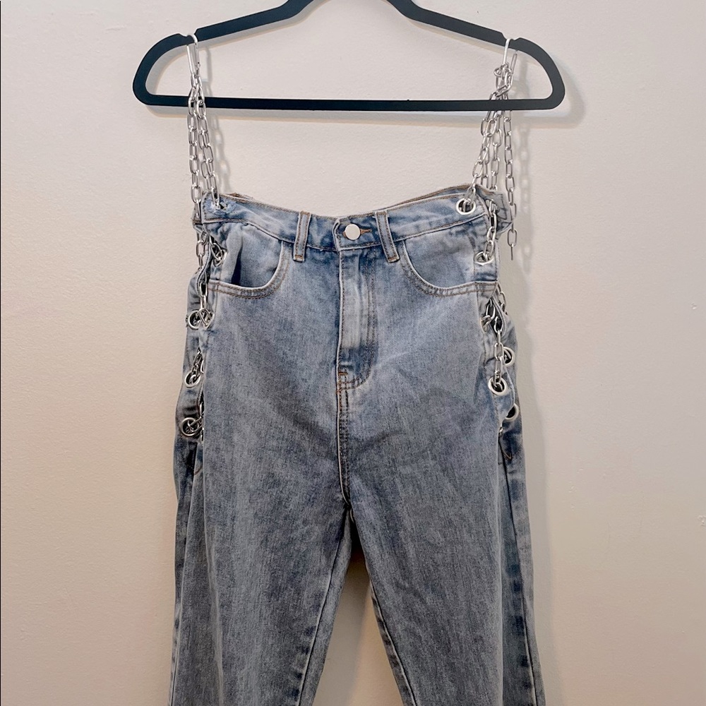 High-Waist Eyelet Chain Detail Jeans Size 26